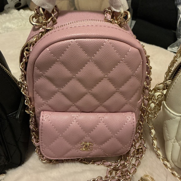 GWP CHANEL BEAUTE BACKPACK WITH CROSSBODY CHAIN. COMES WITH GIFT BOX 9x6 - Picture 3 of 5